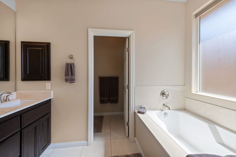 Primary en-suite bathroom with soaking tub at Palms Place